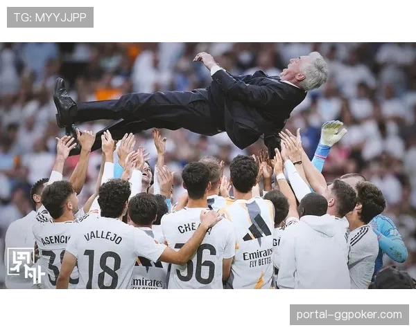 特写:莫德里奇替补席上观察,向年轻队友讲解西甲与意甲中场空间利用差异 特写:莫德里奇替补席上观察,向年轻队友讲解西甲与意甲中场空间利用差异